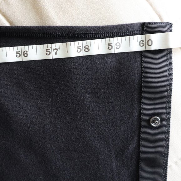 Lululemon Black Multi-Way Customizable Vinyasa Snap Scarf with Arm Holes - Picture 6 of 7